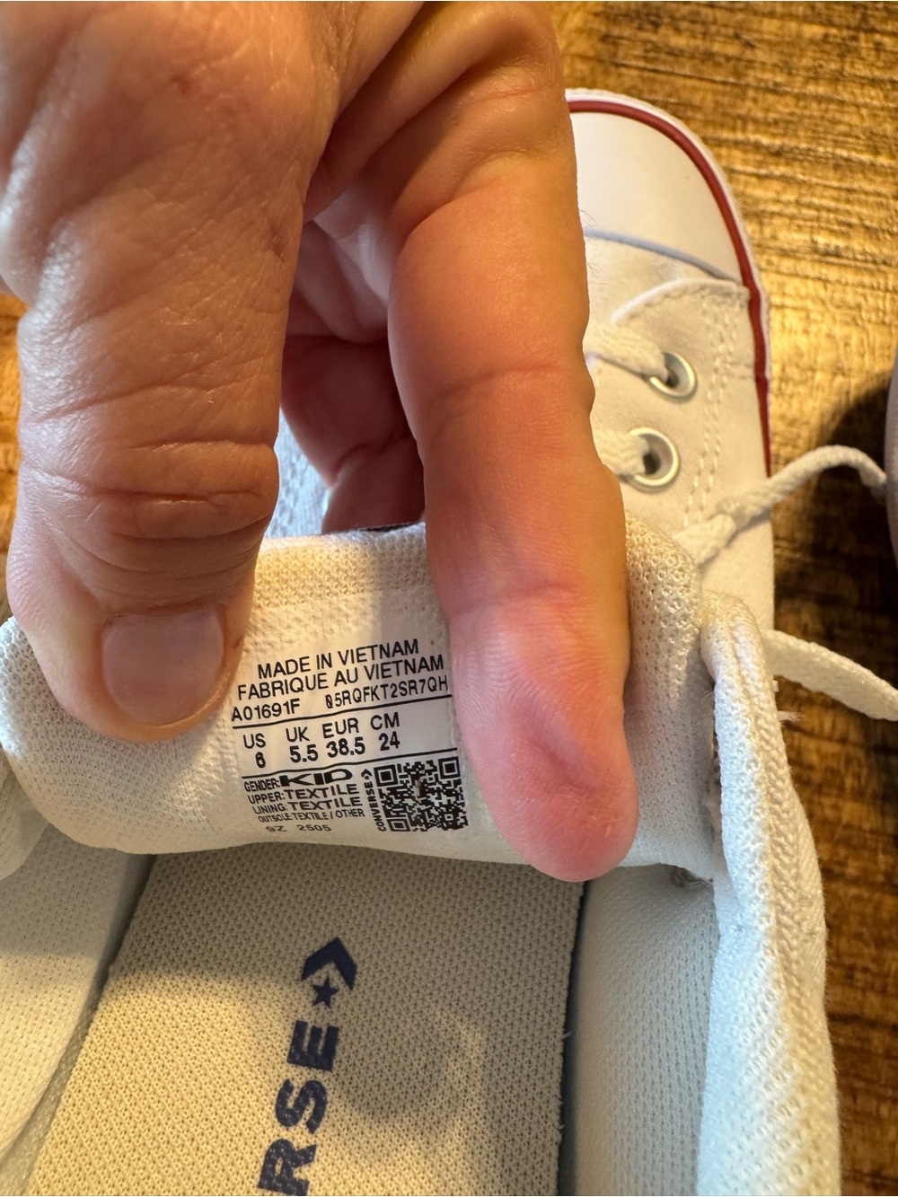 Converse White Low-Top Sneakers with Red Trim - Picture 5 of 5